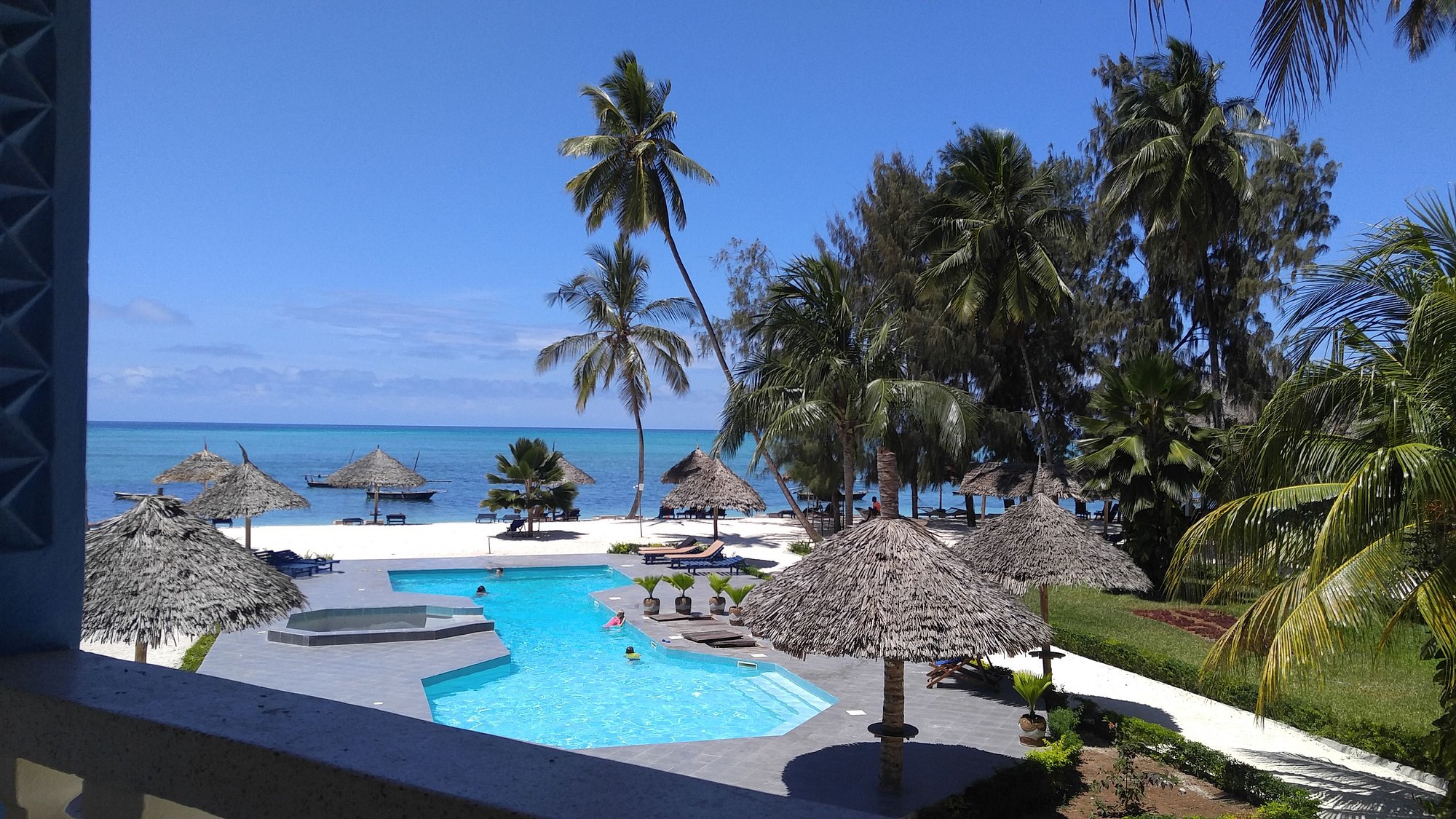 Smiles Beach Hotel image 3