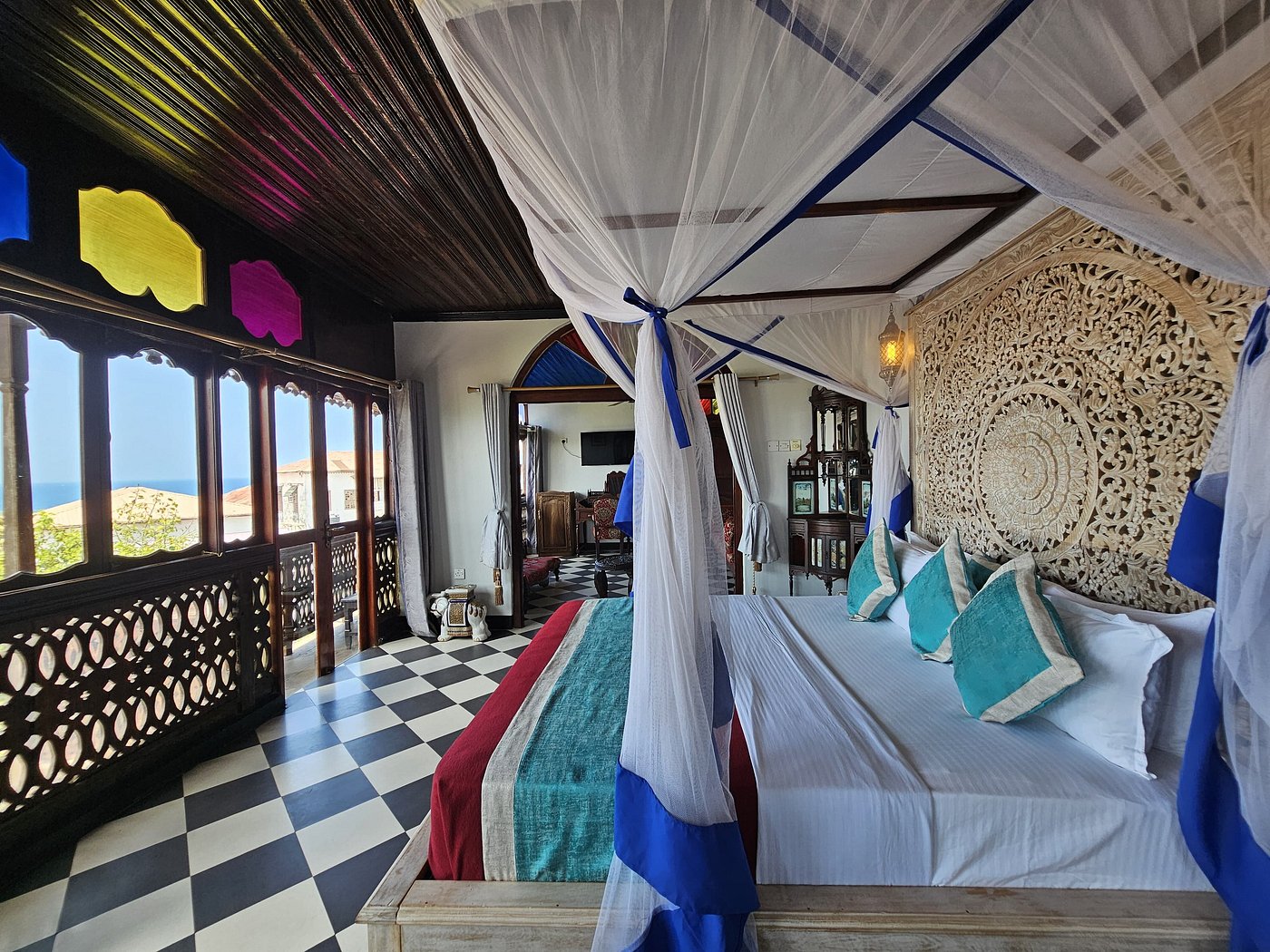 Dhow Palace Hotel image 2